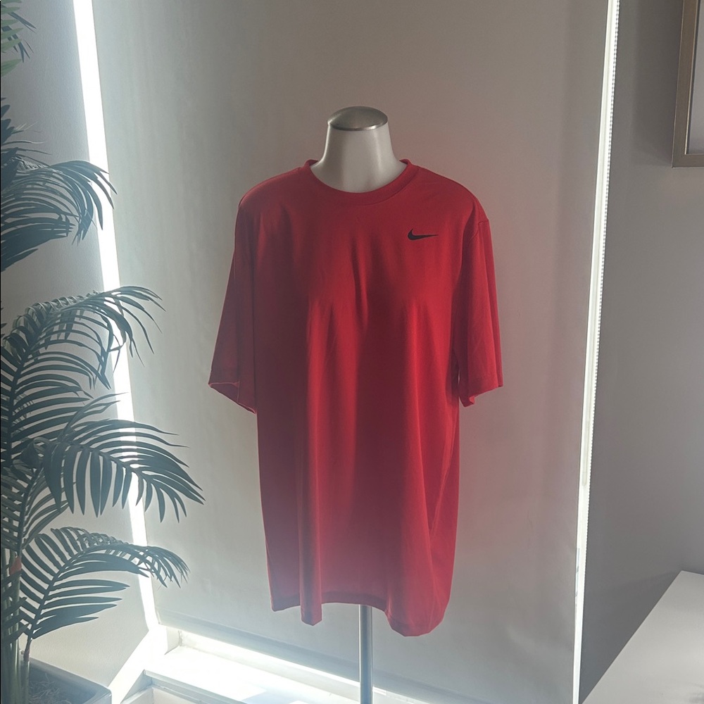 Nike Men's Vibrant Red Short Sleeve Tee
